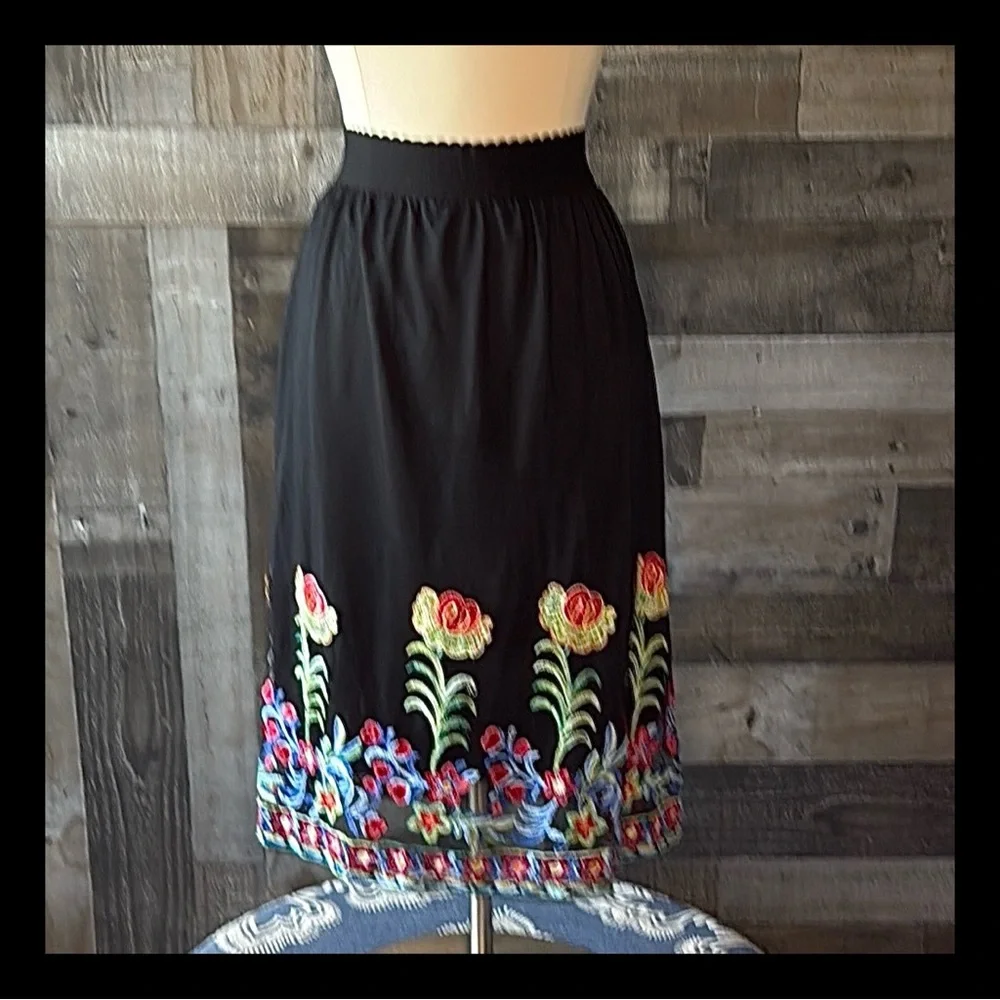 Floral embroidered black midi skirt medium fiesta festival resortwear party